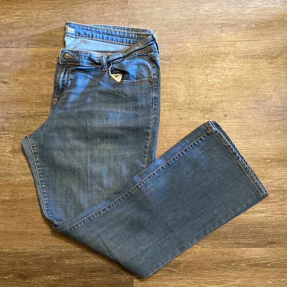 Old Navy Medium Wash The Diva Bootcut Jeans Size 18